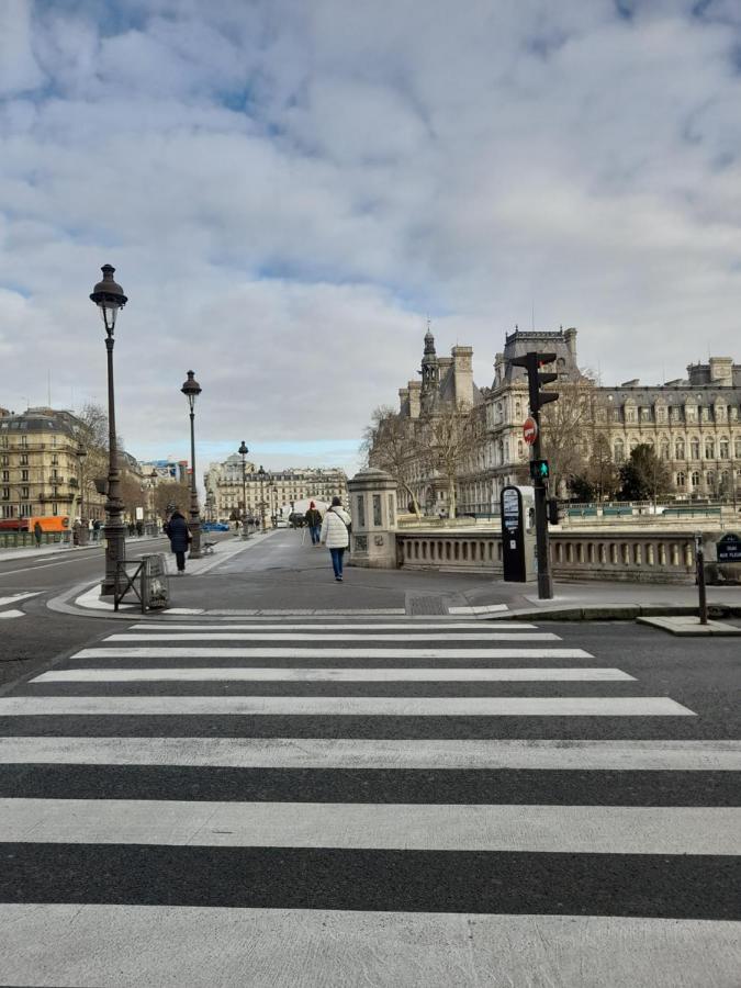 Appartement Cosy 2 Pieces Typiquement Parisien A Notre-dame